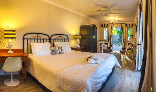 Summerstrand Casa | Bright on 5th Guest house