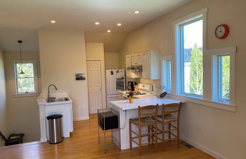 Rockport Apartamento | Brillante, abierto, moderno confort en Rockport Pueblo