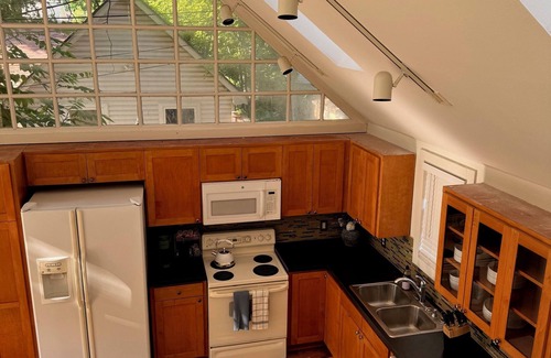 Fort Worth Cabaña | Bright pool house with natural light, 5 min from TCU & the zoo! Great Location!