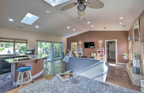 Poway Apartamento | Bright Poway Studio w/ Shared Outdoor Pool!