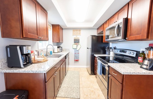 Bull Mountain Apartamento | Luminoso * Privado * Elegante 2BR Flat W / Patio cercado cerca de Washington Square