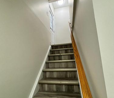 Brampton Casa | Bright Queen Room close to Sheridan College and Airport