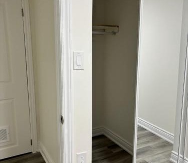 Brampton Casa | Bright Queen Room close to Sheridan College and Airport