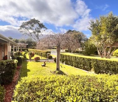 Knoxfield Villa | Bright & Quiet 1BR with Courtyard