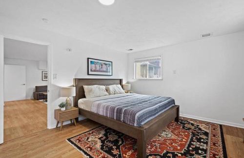 Pittsburgh Apartamento | Bright, Quiet and Modern 1Bdr Apartment in Millvale, Lawrenceville