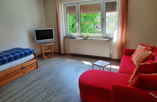 Neustadt Apartamento | Bright, quiet apartment with 3 spacious bedrooms on the ground floor