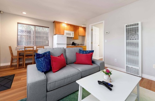 Shoreline West Casa | Bright, Quiet, Comfy 1BR Cottage in Mountain View
