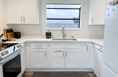 Baywood Park Casa | Bright, quiet home for long term rentals near nature trails and the beach