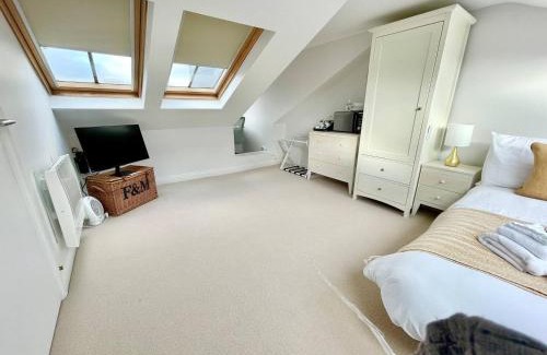 Larkhall Casa | Bright Quiet Loft Room Ensuite Serene Clapham Area