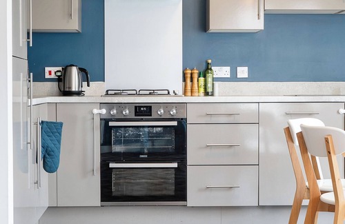 Gifford Apartamento | Bright remote work haven | Close to Arthur's Seat & Holyrood Palace | 2 bedrooms
