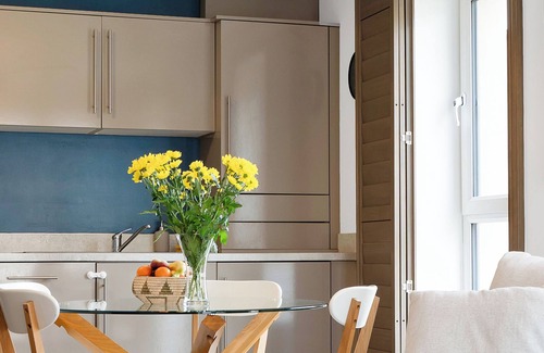 Gifford Apartamento | Bright remote work haven | Close to Arthur's Seat & Holyrood Palace | 2 bedrooms