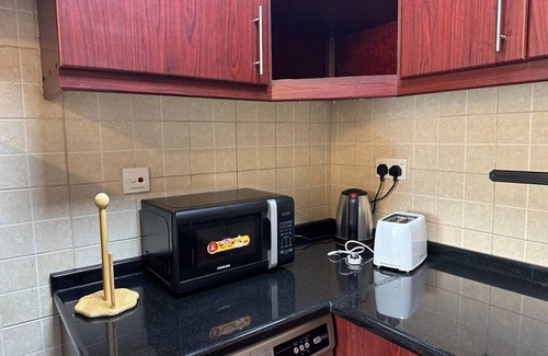 Discovery Gardens Condominio | Bright renovated 1 Bedroom Next to Metro Mall