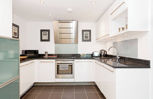 Glyndon Apartamento | Bright Riverfront 2BR W/parking, 10min Woolwich St