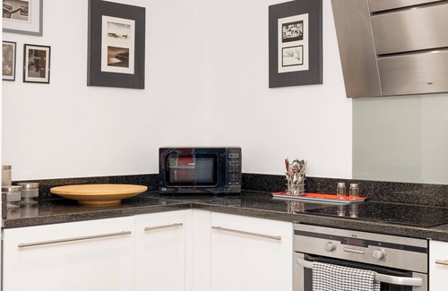 Glyndon Apartamento | Bright Riverfront 2BR W/parking, 10min Woolwich St