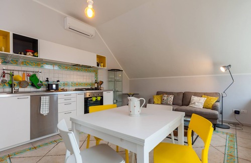 Vittorio Emanuele Apartamento | Bright Rooftop by Napoliapartments