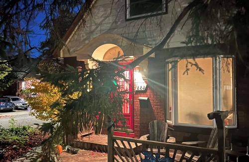 Old Ottawa East Casa | Bright Room in Beautiful Old Ottawa East.nSteps from Canal.nOttawa at its best.