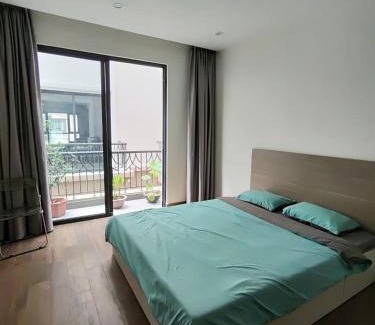 Long Hung Casa | Bright Room in Quiet Area