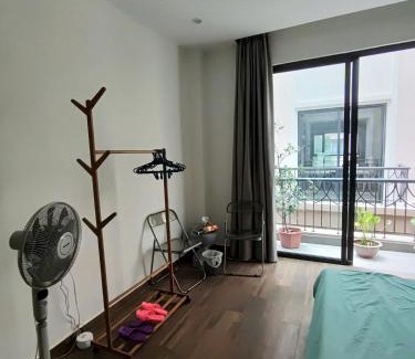 Long Hung Casa | Bright Room in Quiet Area