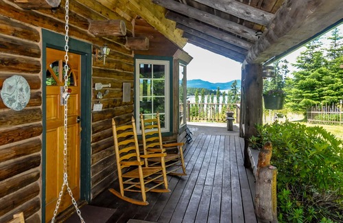 Lopez Island Casa | Cabina rústica y luminosa con impresionantes vistas a la bahía y al océano