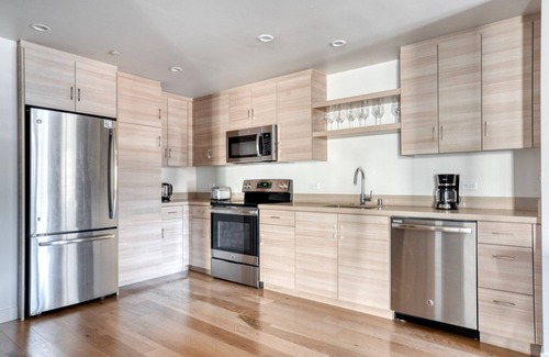 Hillsdale Apartamento | Bright San Mateo 2BR w/ Gym, Pool & W/D, nr Town Sq mall, by Blueground