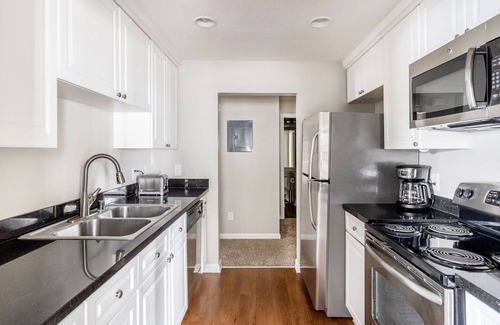 Santa Clara Apartamento | Bright Santa Clara 2BR w/ W/D, Gym, Pool, walk to Safeway, by Blueground