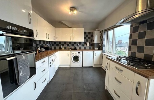 New Brighton Apartamento | Bright Seaside Apartment with Stunning River Views