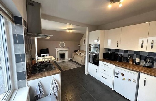 New Brighton Apartamento | Bright Seaside Apartment with Stunning River Views