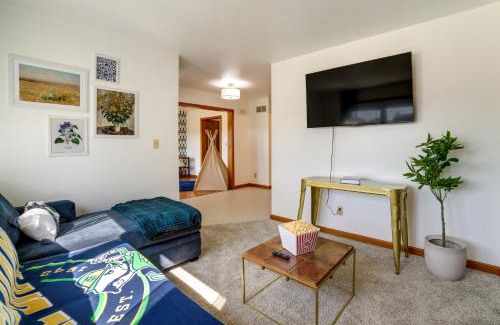 South Bend Casa | Bright South Bend Home about 4 Mi to Notre Dame!