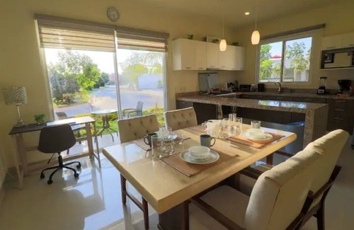 Las Jarretaderas Condominio | Bright & Spacious 2bd-2ba Condo + Pool + Jacuzzi + Gym