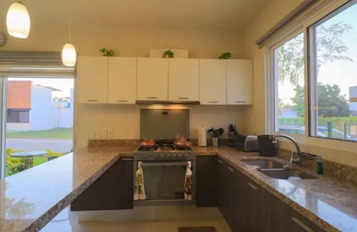 Las Jarretaderas Condominio | Bright & Spacious 2bd-2ba Condo + Pool + Jacuzzi + Gym