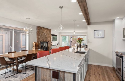 Snowmass Village Condominio | 10% off your Summer Getaway! Stay 5+ nights now through Labor Day