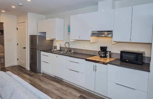 Ucluelet Casa | Bright & spacious 1 bedroom suite by the beach!