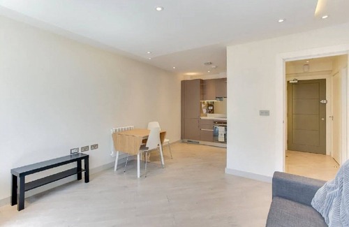 Tower Hamlets Apartamento | Bright & Spacious 1BD Apartment in Zone 2 - Close to the Tube Station