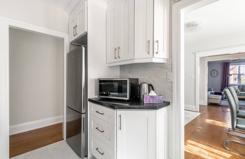 Cedarvale Apartamento | Bright & Spacious 2BR Apartment near Casa Loma