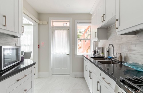 Humewood-Cedarvale Apartamento | Bright & Spacious 2BR Apartment near Casa Loma