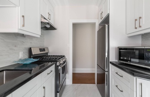 Humewood-Cedarvale Apartamento | Bright & Spacious 2BR Apartment near Casa Loma