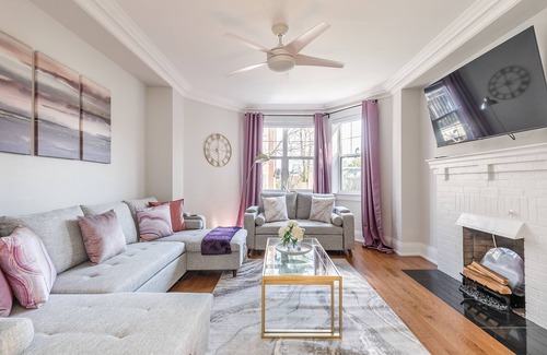 Humewood-Cedarvale Apartamento | Bright & Spacious 2BR Apartment near Casa Loma