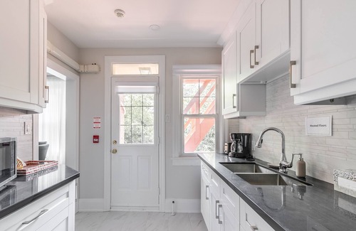 Humewood-Cedarvale Apartamento | Bright & Spacious 2BR Apartment near Casa Loma