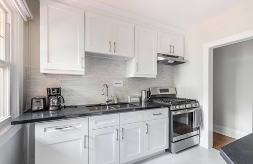 Humewood-Cedarvale Apartamento | Bright & Spacious 2BR Apartment near Casa Loma