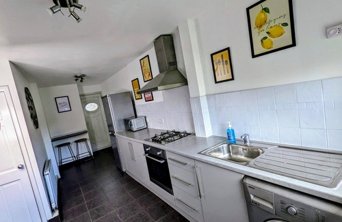 Huyton Casa | 3 Bedroom-Casa-Confortable-Baño Privado-Vista al Jardín