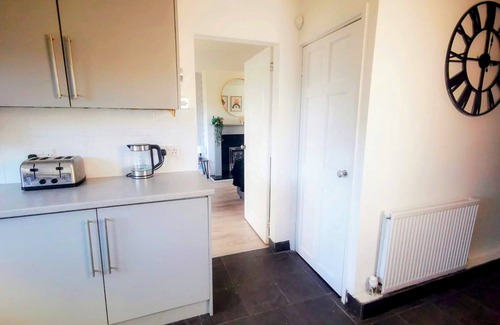 Huyton Casa | 3 Bedroom-Casa-Confortable-Baño Privado-Vista al Jardín