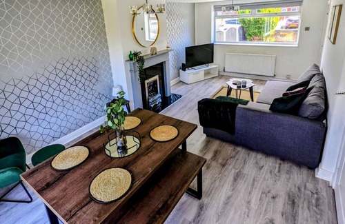 Huyton Casa | 3 Bedroom-Casa-Confortable-Baño Privado-Vista al Jardín