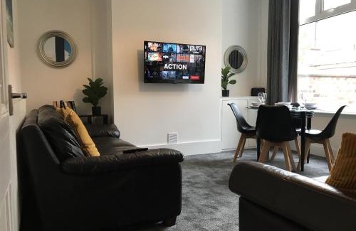 Preston Apartamento | Bright Spacious 3-bed with office & patio, Preston