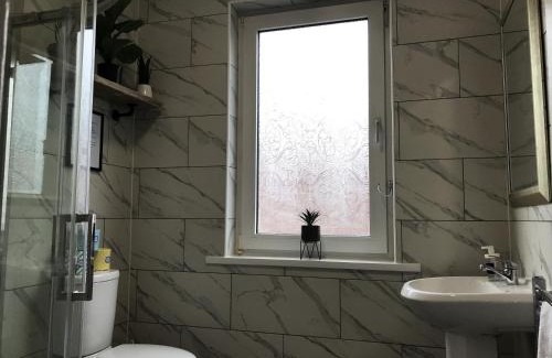 Preston Apartamento | Bright Spacious 3-bed with office & patio, Preston