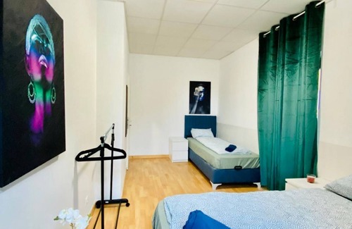 Liesing Apartamento | Bright & Spacious 3-BR Apt with Direct City Access