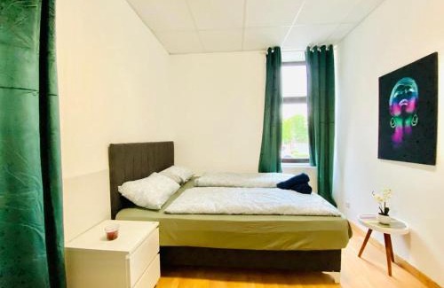 Liesing Apartamento | Bright & Spacious 3BR Apt with Direct City Access