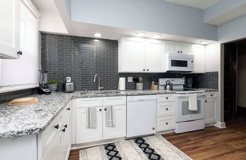 Old North Columbus Casa | Bright Spacious 5BR Perfect for Groups or Family