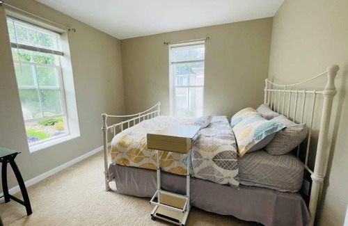 Maltby Casa | Bright, Spacious and Convenient With AC