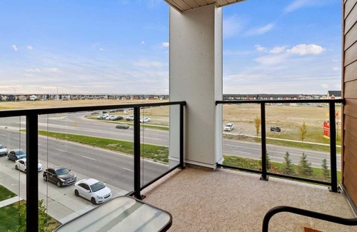 Calgary Casa | Bright & Spacious condo, 2BR+2Bath+Heated Parking