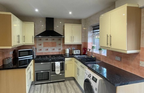 Yeading Casa | Bright & Spacious 3Bedroom/1Bathroom with W/C Pet-Friendly House with Garden